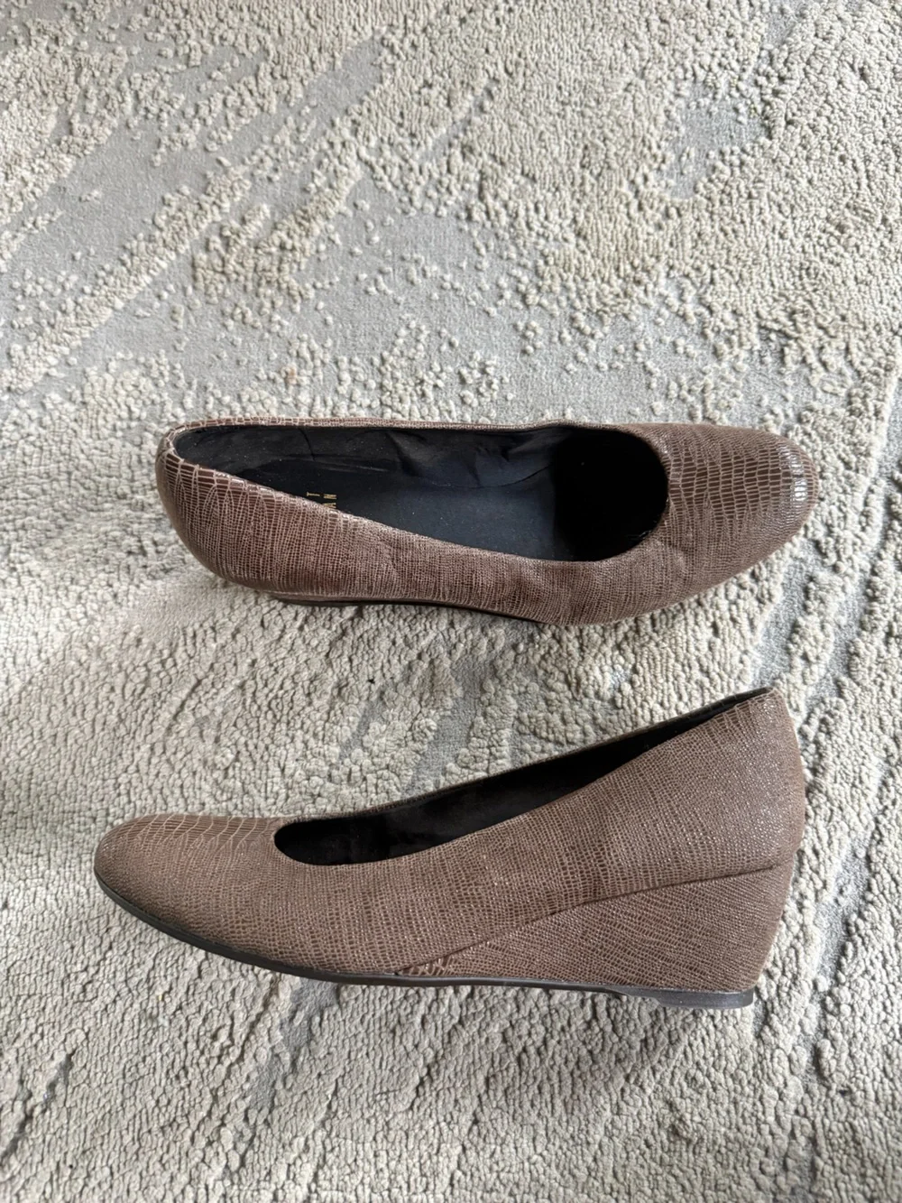 Stuart Weitzman Brown reptile print Textured leather Wedge Pumps 8